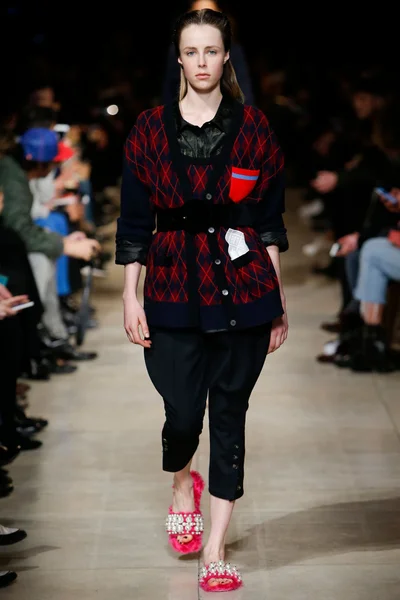 Look 16